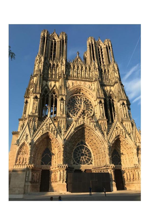 Chez La Reg'- Aux Pieds De La Cathedrale Διαμέρισμα Ρενς Εξωτερικό φωτογραφία
