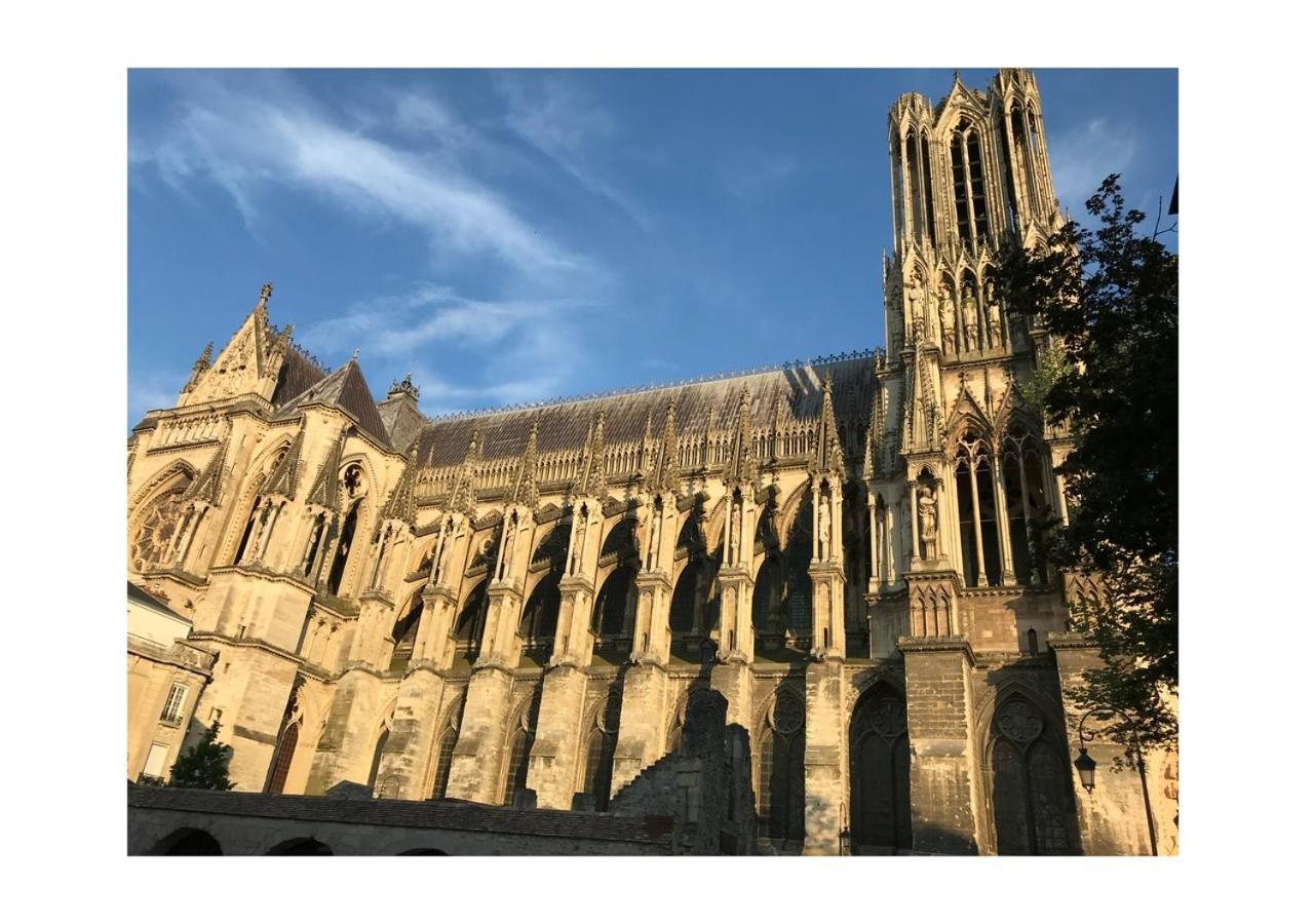 Chez La Reg'- Aux Pieds De La Cathedrale Διαμέρισμα Ρενς Εξωτερικό φωτογραφία
